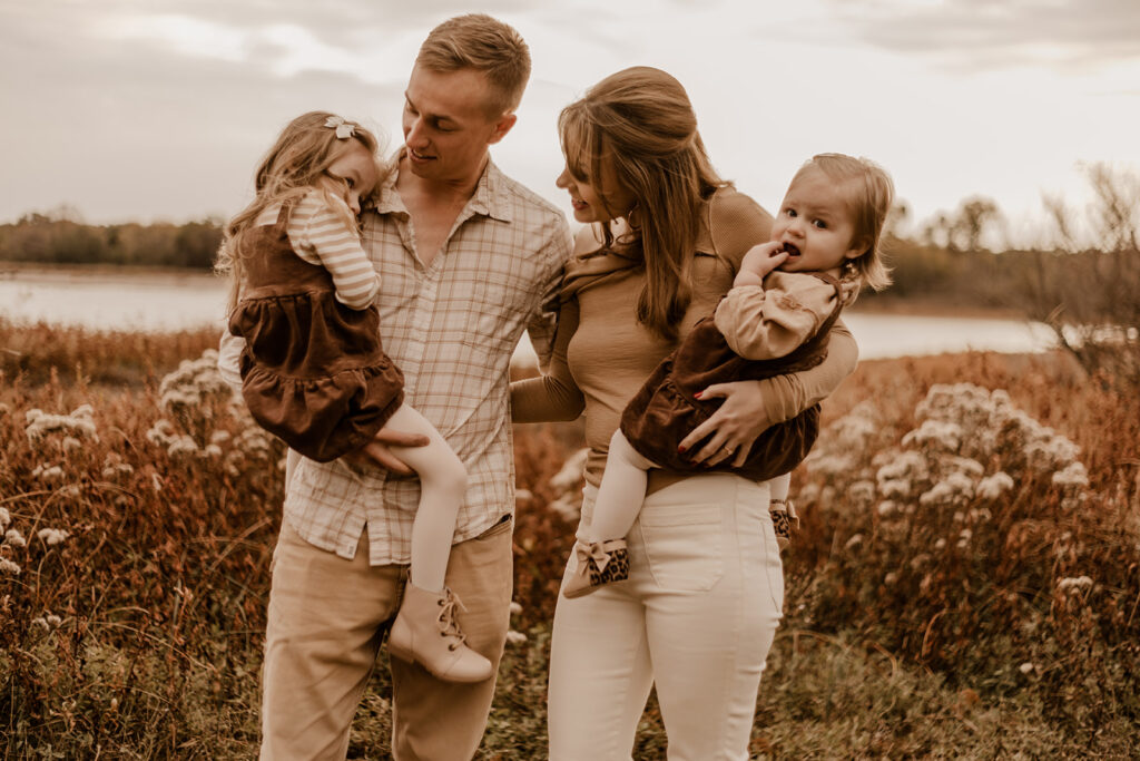 three tips on what outfit to wear for your family photoshoot wearing neutral colors 