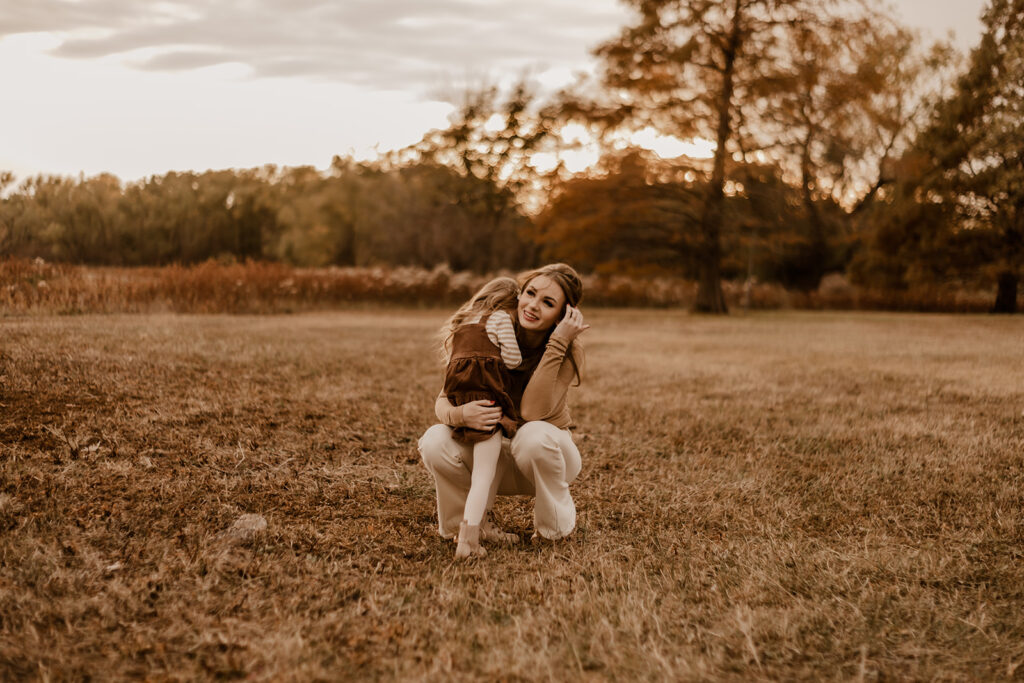 three tips on what outfit to wear for your mommy and me photoshoot wearing neutral colors 