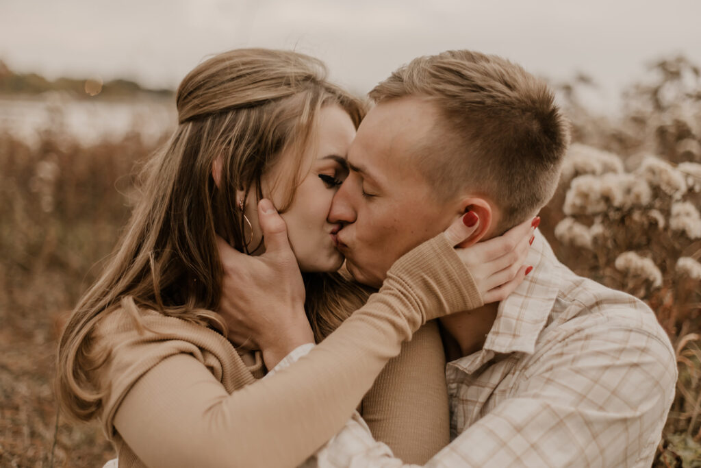 three tips on what outfit to wear for your couples engagement photoshoot wearing neutral colors 