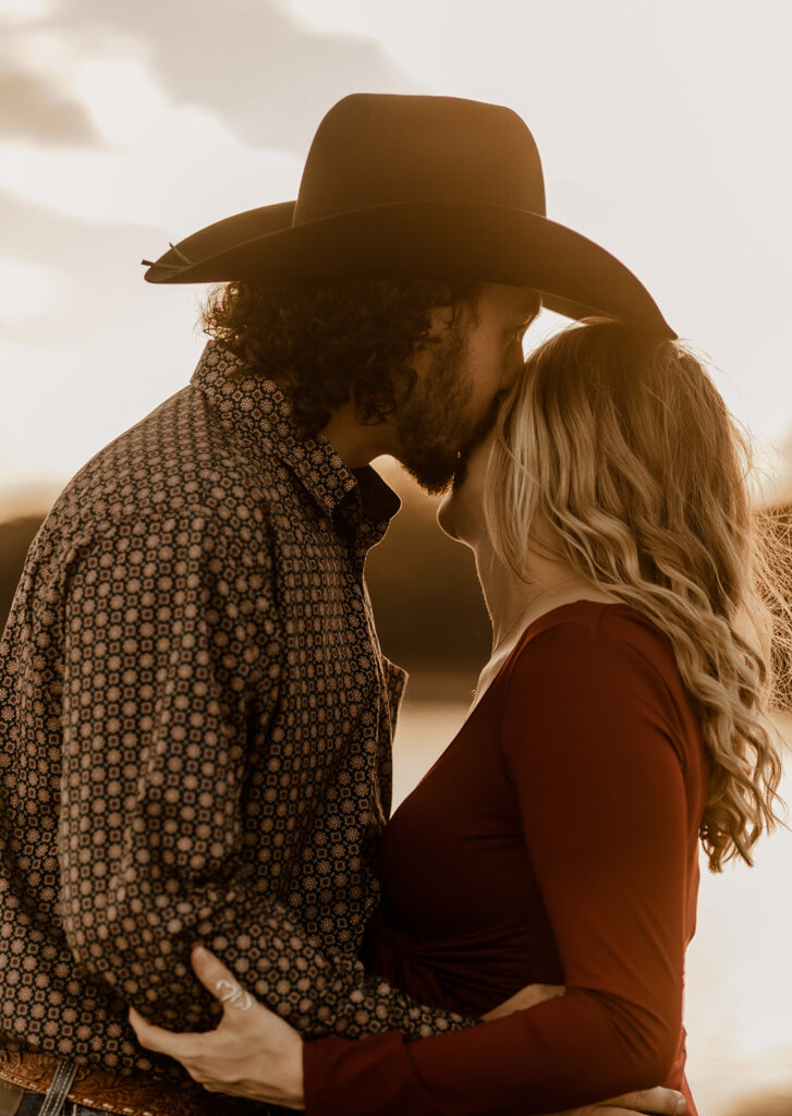 three tips on what outfit to wear for your engagement photoshoot with earth tones and cowboy hats as the accessory