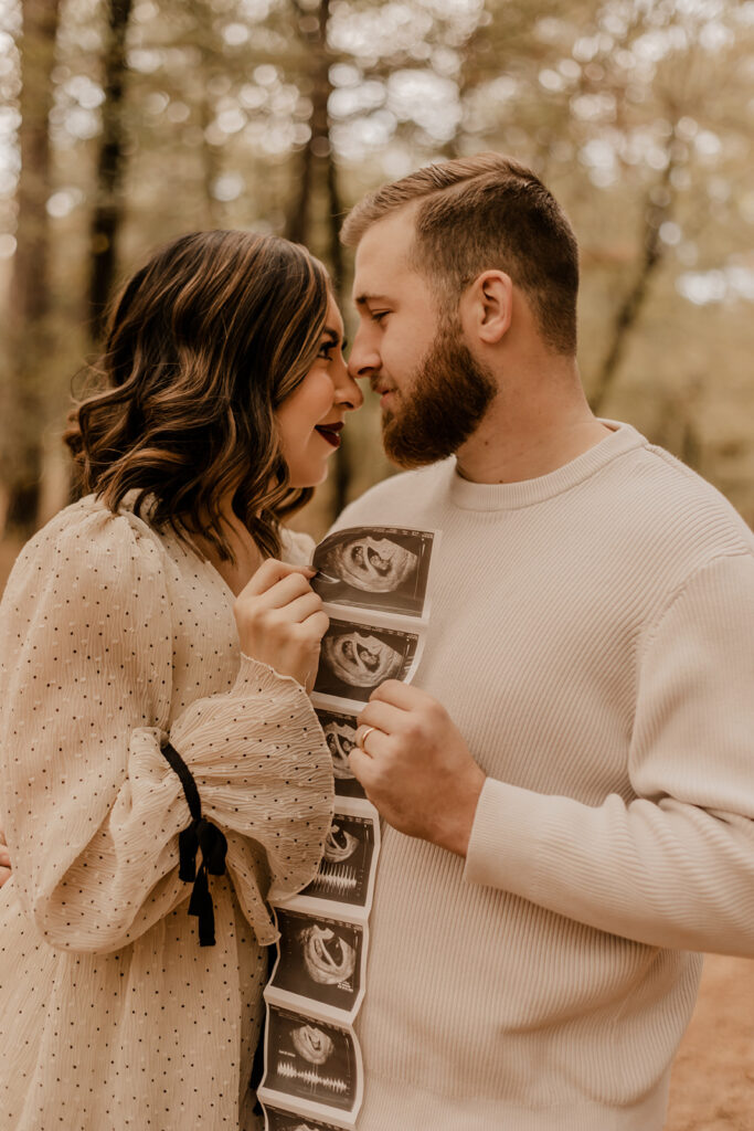 pregnancy announcement photos in a pine tree forest best outfit