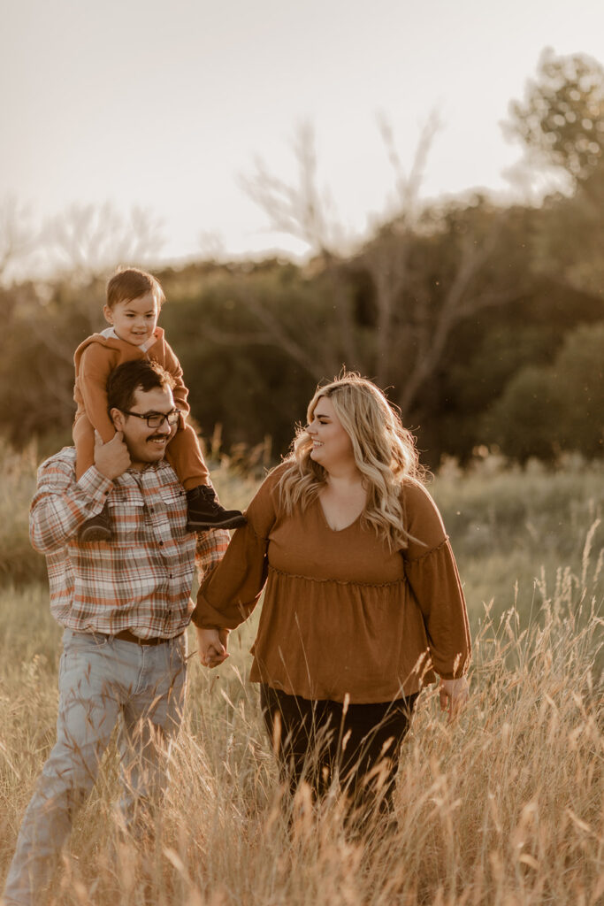 three tips on what outfit to wear for your family photoshoot with earth tones