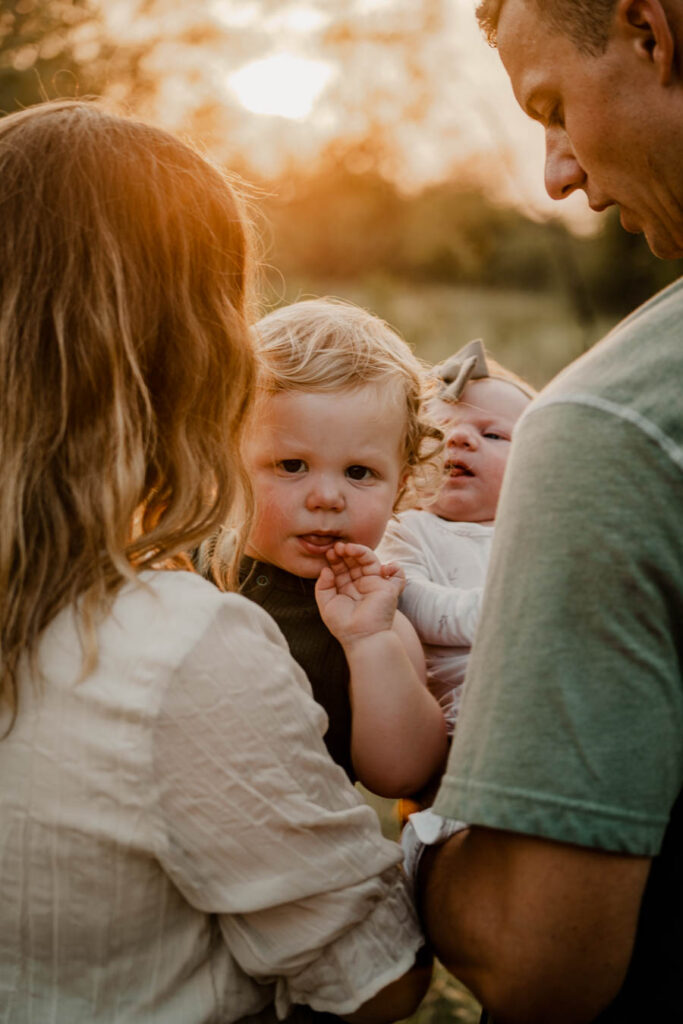 three tips on what outfit to wear for your family photoshoot with earth tones